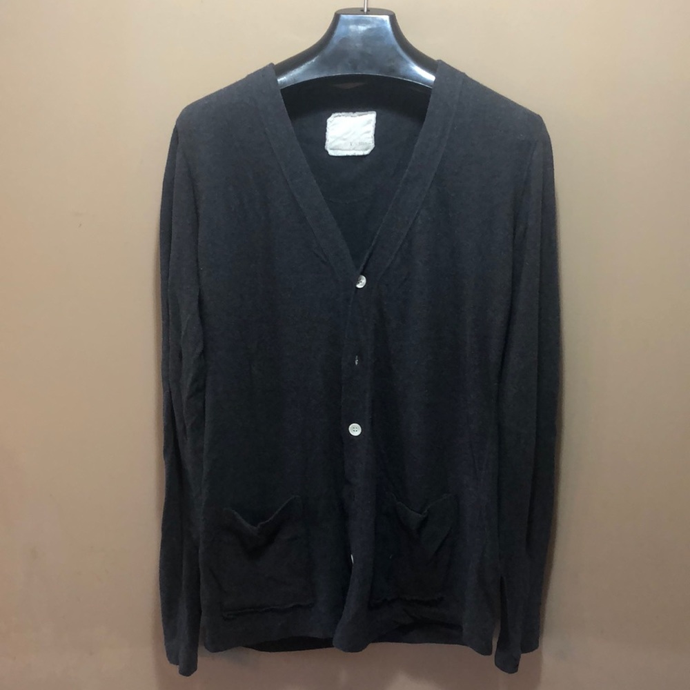 V::room 6 button sweater